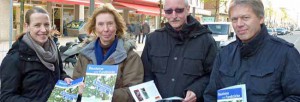 Präsentierten das Denkmalheft über den Brüderweg: Svenja Schrickel, Leiterin der Denkmalbehörde, Dr. Henriette Brink-Kloke, Denkmalbehörde, Ulrich Dreiskämper, stellv. Abteilungsleiter Stadterneuerung, Uwe Wendel, Amt für Wohnen und Stadterneuerung. Foto: Joachim vom Brocke