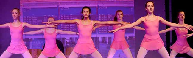 „DANCEtination“ heißt die neue interkulturelle Tanzperformance, die derzeit im Dietrich-Keuning-Haus geprobt wird.