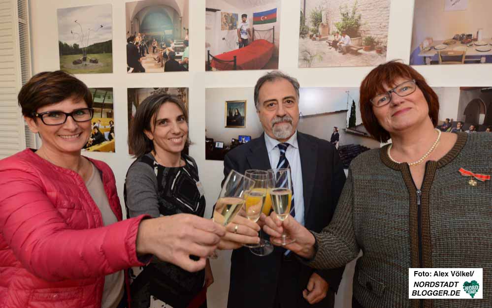 Geburtstagsfeier: Anstoßen auf fünf Jahre Italienverein.