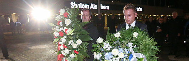 Gedenken an die Pogromnacht im Foyer der Oper und auf dem Platz der alten Synagoge. Kranzniederlegung