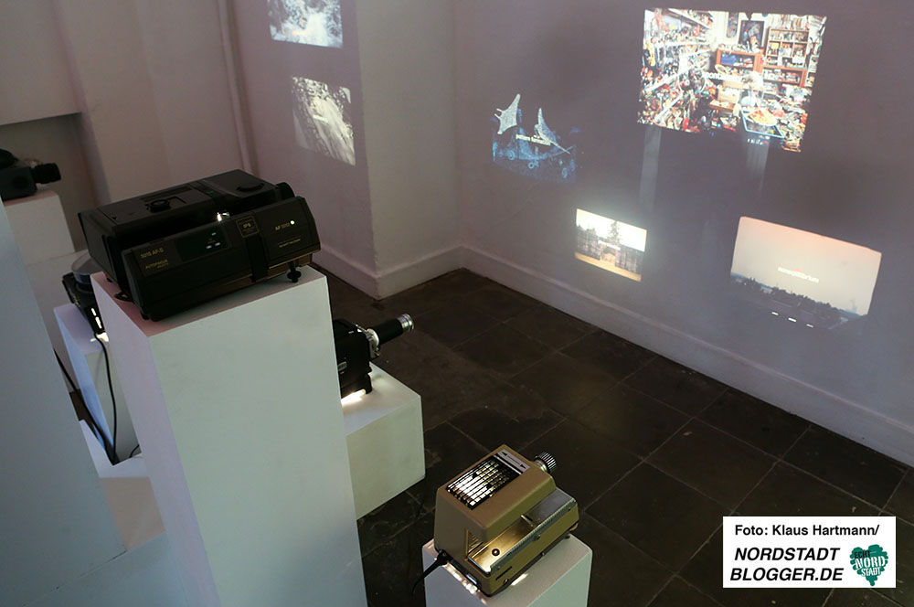 Ausstellung: Echoes - Residencies revisted im Künstlerhaus. Rona Rangschs Arbeit, Die Natur der Natur, Fotografien auf Dia-Film