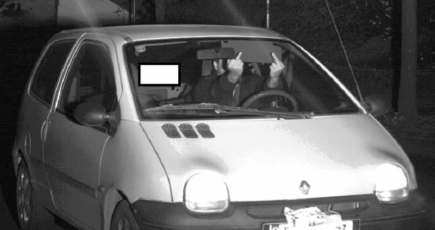 Die Aktion wurde für den Twingo-Fahrer zu einem teuren Vergnügen. Foto: Polizei DO