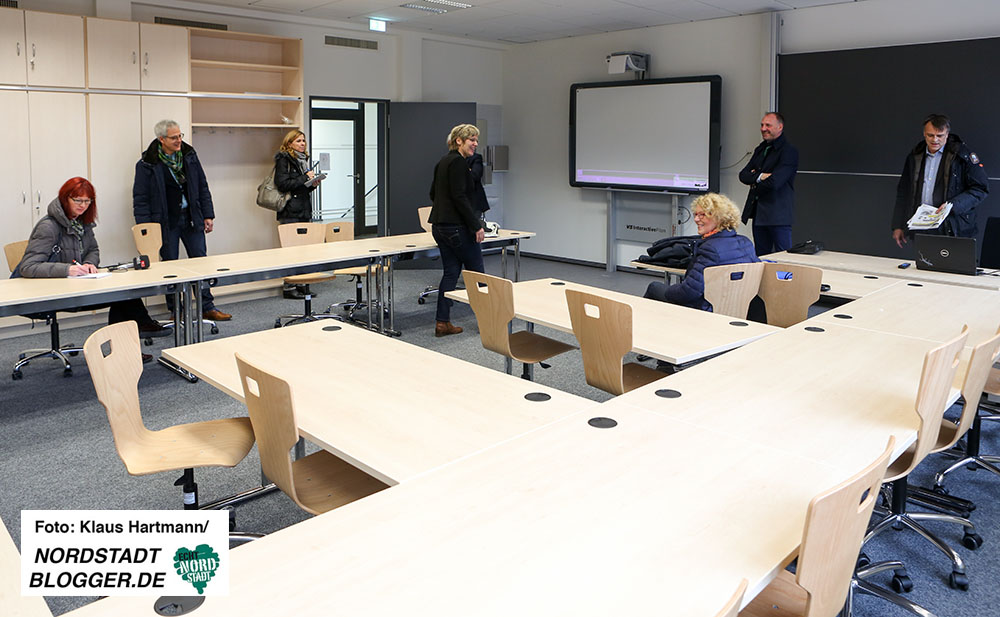 Erste Einblicke in Robert-Bosch- und Robert-Schuman-Berufskolleg am Dortmunder U. Klassenraum im Robert-Bosch-Berufskolleg
