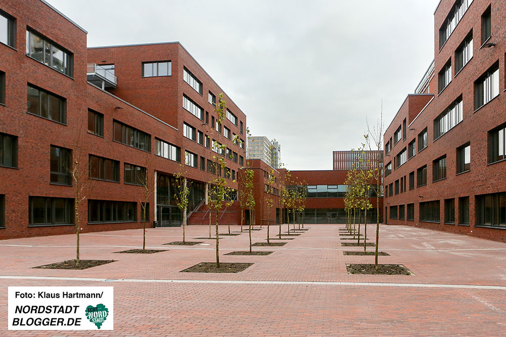 Erste Einblicke in Robert-Bosch- und Robert-Schuman-Berufskolleg am Dortmunder U. Der Innenhof