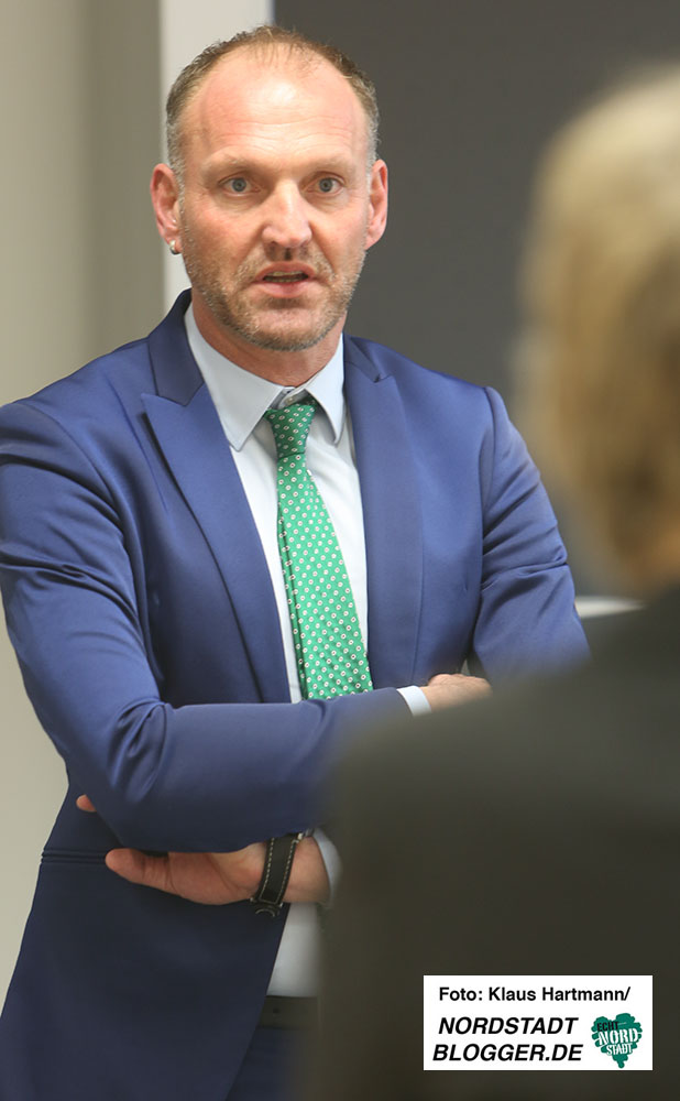 Erste Einblicke in Robert-Bosch- und Robert-Schuman-Berufskolleg am Dortmunder U. Rolf Janßen, Leiter Robert-Schuman-Berufskolleg