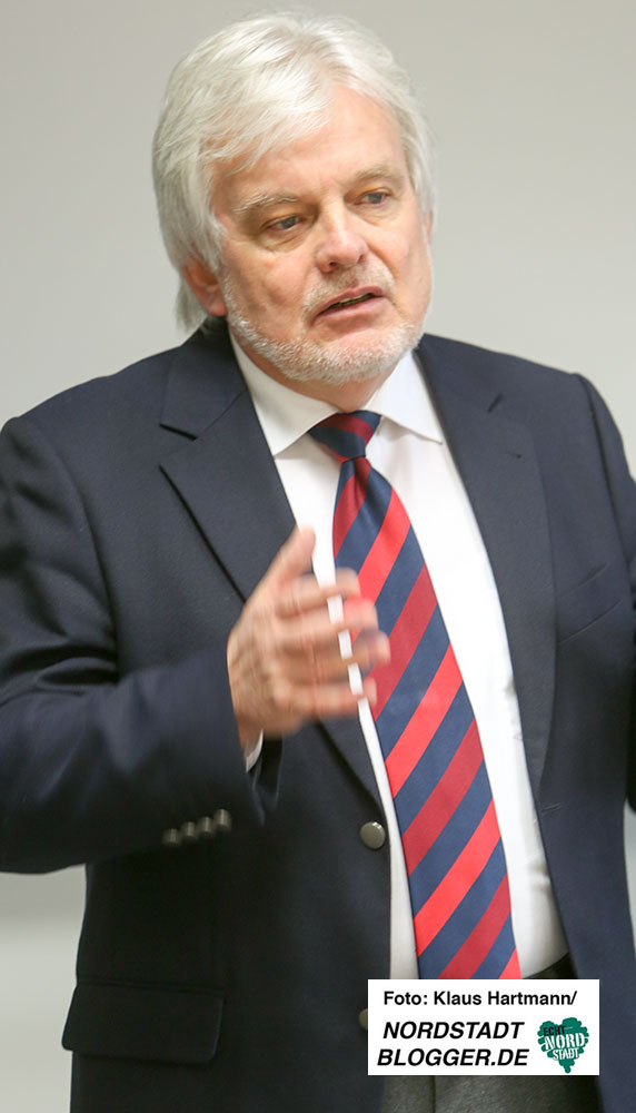 Erste Einblicke in Robert-Bosch- und Robert-Schuman-Berufskolleg am Dortmunder U. Klaus Manegold, Leiter Robert-Bosch-Berufskolleg