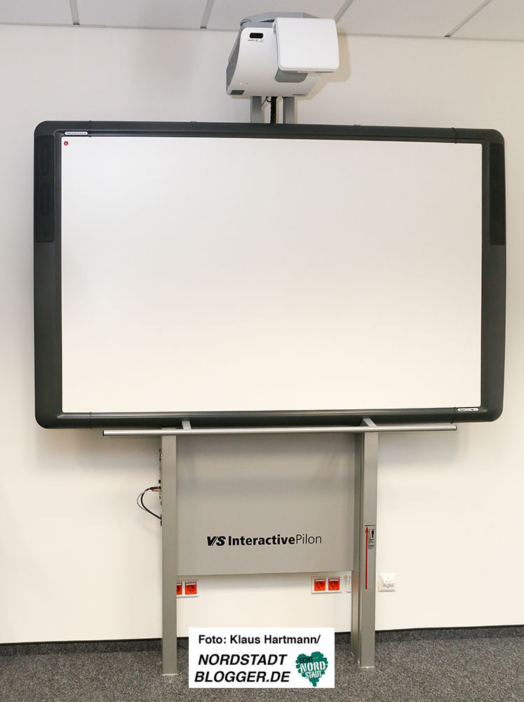 Erste Einblicke in Robert-Bosch- und Robert-Schuman-Berufskolleg am Dortmunder U. Interaktive Tafel