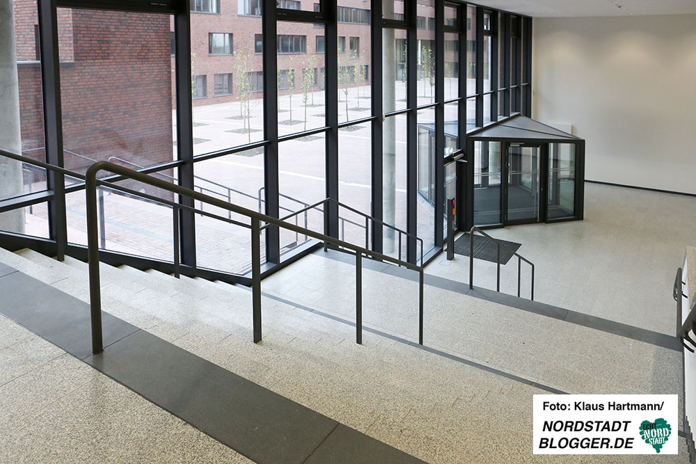 Erste Einblicke in Robert-Bosch- und Robert-Schuman-Berufskolleg am Dortmunder U. Foyer des Robert-Schumann-Berufskolleg