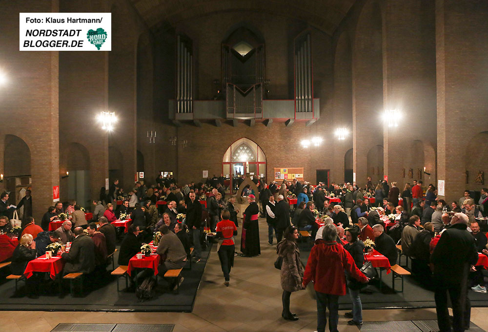 Feier zum 100-jährigen Bestehen des Diözesan Caritasverbandes im Erzbistum Paderborn. Die Kirche St. Joseph verwandelte sich in einen Speisesaal