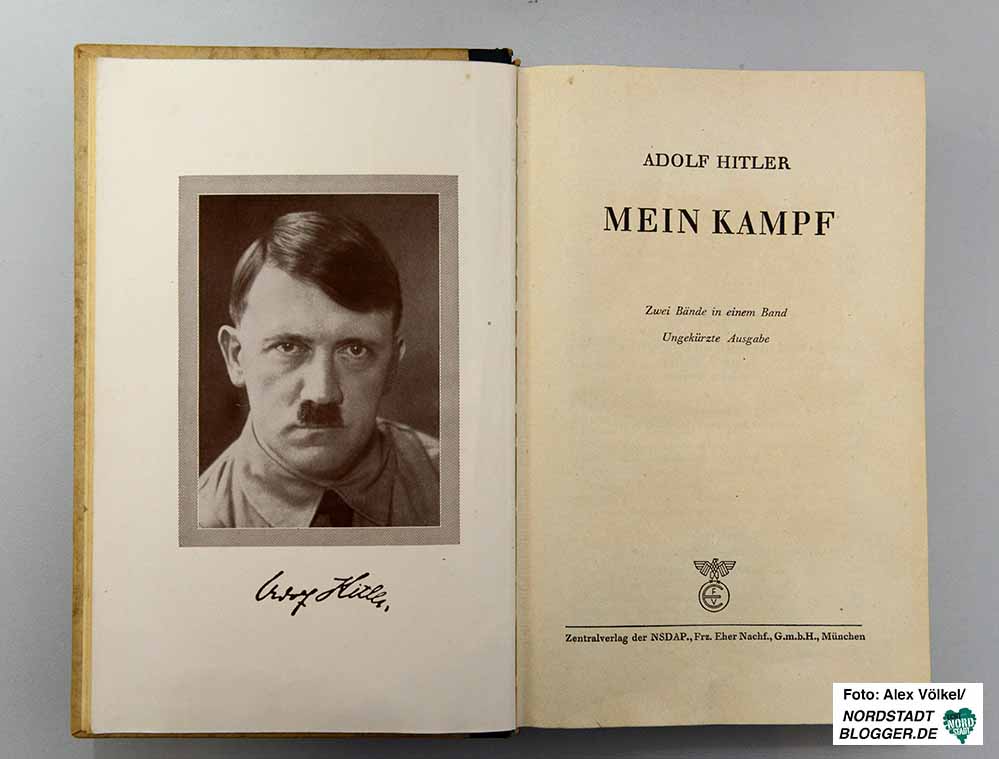 Adolf Hitler - Mein Kampf - in der nicht-kommentierten Ausgabe.