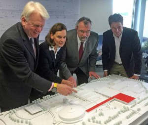 Ullrich Sierau, Sabine Loos, Friedhelm Sohn, und Architekt Matthias Faber. Foto: J.v.Brocke