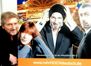 Denkt noch lange nicht ans Aufhören: Horst Hanke-Lindemann (l.) kann in diesem Jahr sogar endlich seinen Schwarm Katja Ebstein auf die Bühne bitten. Dabei sind natürlich auch Torsten Sträter, alter Dortmunder, und Sebastian Pufpaff. (Foto: Simone Melenk)