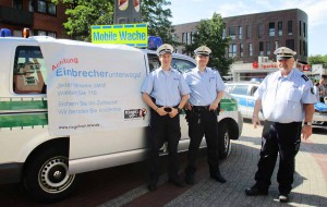 Die Mobile Wache gibt in der Nordstadt Information zum Einbruchsschutz. Archivfoto: PolDo