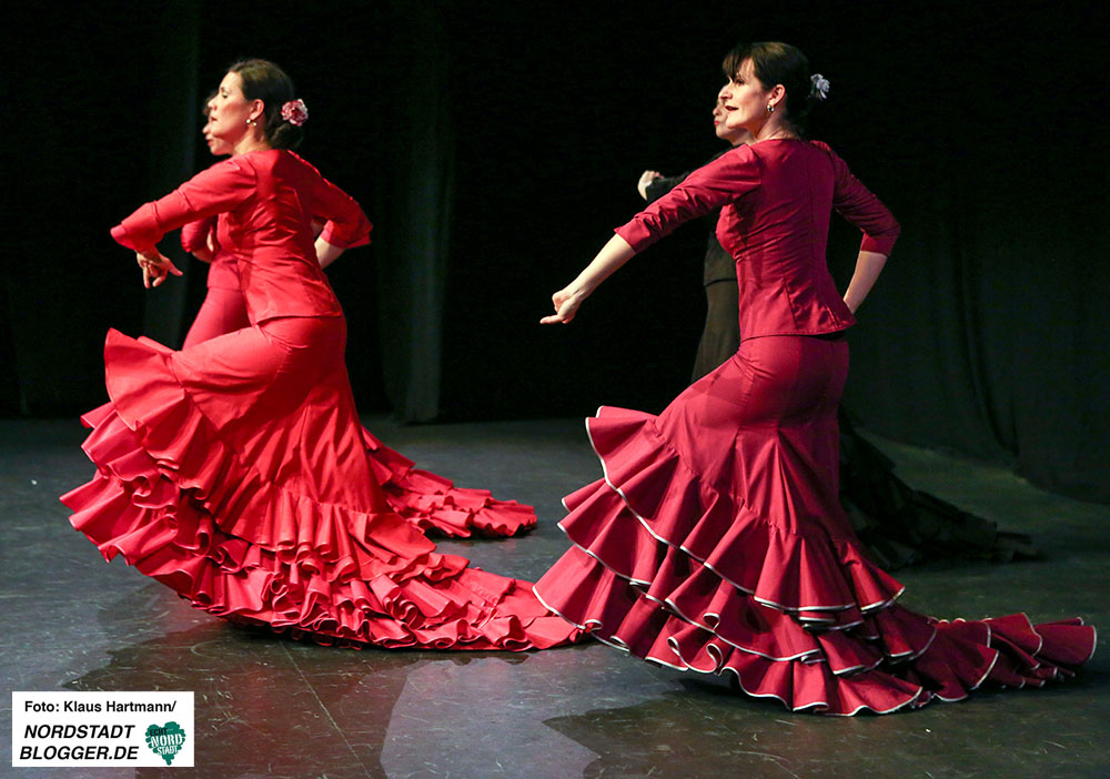Noche Flamenca im Theater im Depot. die Schülerinnen von La Martina zeigen eine beindruckende Performance