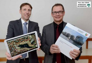 Christian Hecker und Ulf Meyer-Dietrich stellten den Grundstücksmarktbericht vor. Foto: Alex Völkel