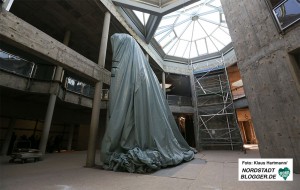 Mitglieder der SPD-Fraktion im Kulturausschuss machen sich Bild vom Stand der Bauarbeiten im Naturkundemuseum