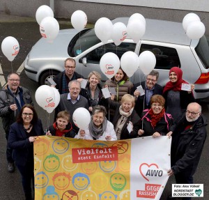 An 16 AWO-Einrichtungen ließen Beschäftigte und Mitglieder Ballons gegen Rassismus steigen. Foto: Alex Völkel