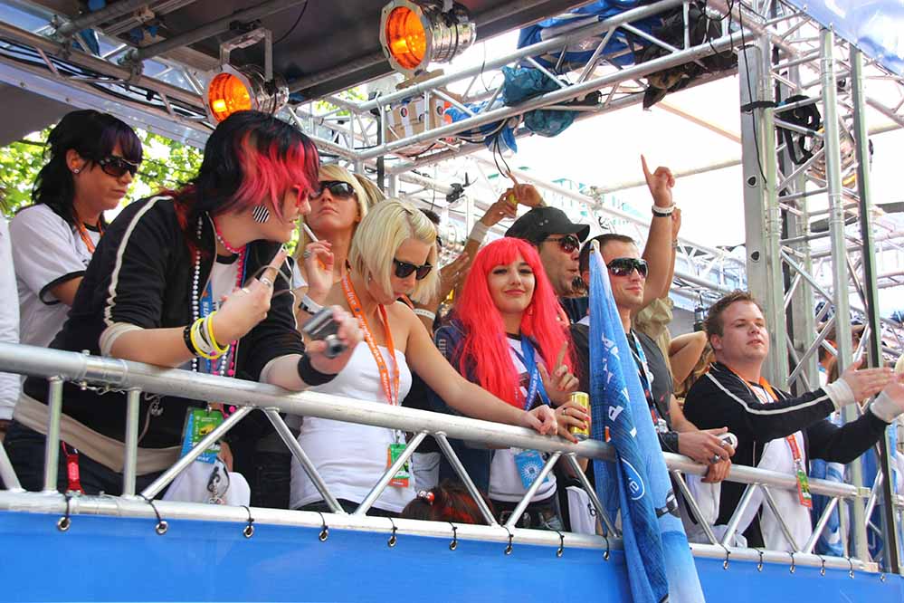 Dortmund war 2008 der Schauplatz der Loveparade. Unter dem Motto "Highway to love" versammelten sich unzählige Raver um die B1 herum. Foto: Benedikt Schickentanz