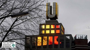 Nach den Anschlägen im belgischen Brüssel zeigt - wie schon nach dem Terror in Paris - auch der U-Turm in ‪#‎Dortmund‬ Trauer. Auf dem Wahrzeichen weht auf den Leinwänden die belgische Fahnen als Zeichen der Anteilnahme.