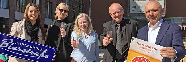 Freuen sich auf das erste Bierfest: Sarah Schwefer (Marketing Dortmunder Brauereien), Lena Tom Dieck (Projekt-Mitarbeiterin), Jasmin Vogel (Leitung Marketing Dortmunder U), Kurt Eichler (Geschäftsführer Dortmunder U), Oliver Sopalla (Go Between, Veranstalter).