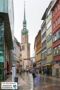Die Brückstraße mit Blick auf die Reinoldikirche.