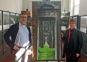 Birgit Mölle-Weber und Manfred Weber von der Gruppe "AudioVision" Dortmund organisierten die Ausstellung "Transformation Phoenix" im Hoesch-Museum. Foto: Joachim vom Brocke