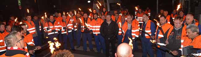 Die Nachtschicht von ThyssenKrupp Rothe Erde waren die ersten beim Warnstreik.