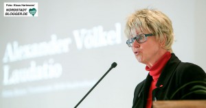 Konferenz der Gewerkschaft Nahrung, Genuß, Gaststätten (NGG) im Brauersaal der DAB mit Verleihung des Vorlesers an Alexander Völkel. Jutta Reiter, DGB, spricht die Laudatio