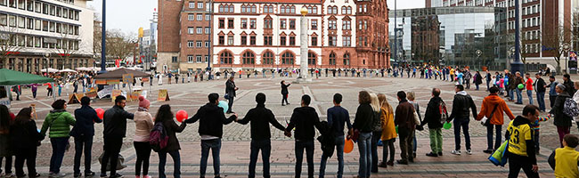 Train of Hope, Veranstaltung: Wir sind die Welt! Menschenkette