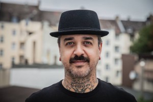 Lesen am Samstag erstmals im Doppelpack: Patrick Salmen, Autor und Slam Poet und Sascha Bisley, früher gewalttätiger Hooligan, heute ein künstlerisches Multitalent.