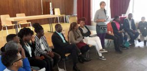 Dr. Karamba Diaby stand in Dortmund Rede und Antwort. Foto: Claus Stille