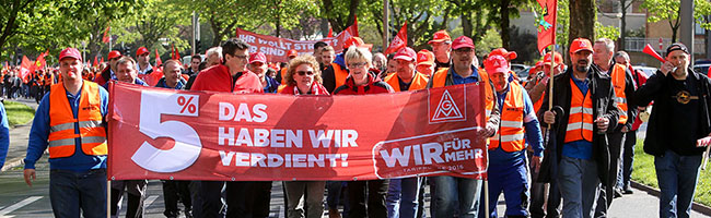 Warnstreik der IG Metall. Demonstration zum Sitz des Unternehmensverband der Metallindustrie