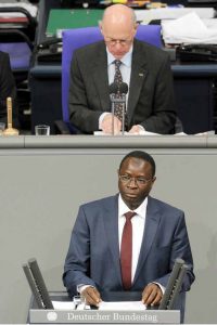 Dr. Karamba Diaby sitzt für die SPD im Bundestag. Foto: Achim Melde/ Deutscher Bundestag