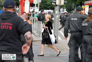 Durch die frühzeitige Ankündigung der Route konnten im Jahr 2008 Passierscheine an Hochzeitsgäste ausgegeben werden.