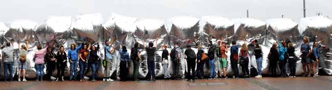 Die Spiegelblockade steht - das Training mit 200 TeilnehmerInnen war eindrucksvoll.