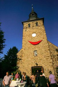 Die „Pilspickers“ sorgen in der Kirchhörder Patrokluskirche für swingende Musik. Fotos: S. Schütze/VKK