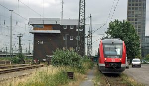 Seit 40 Jahren gibt es das Stellwerk am Dortmunder Hauptbahnhof. Zum kleinen Erinnerungstreff kamen viele Ehemalige zusammen. Fotos: Joachim vom Brocke