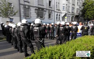 Die Polizei stoppte mehrfach Gruppen von Autonomen AntifaschistInnen. Foto: Alex Völkel