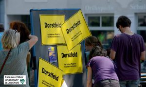 Auf dem Wilhelmplatz in Dorstfeld gab es ein buntes Protest- und Kulturprogramm. Foto: Alex Völkel