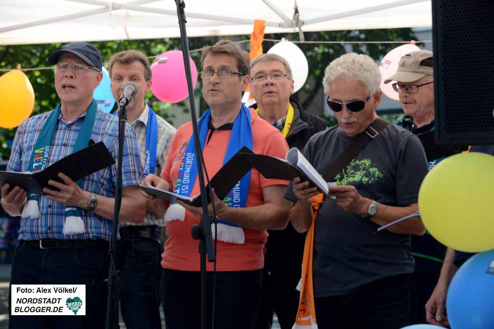 Auf dem Wilhelmplatz in Dorstfeld gab es ein buntes Protest- und Kulturprogramm. Foto: Alex Völkel