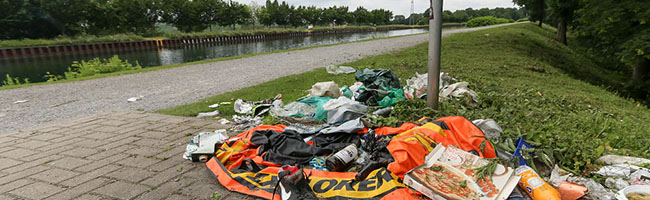 Müllablagerungen am Kanal in Höhe des Fredenbaumparks