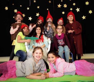 Die Theaterwerkstatt der Ostenberg-Grundschule beteiligt sich mit der Produktion „Notruf aus dem Märchenland“, zu sehen am 28. Juni im Theater im Depot. Foto: Ostenberg-Grundschule