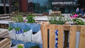 Die Urbanisten haben für den Sommer am U einen Garten gestaltet. Foto: Florian Kohl