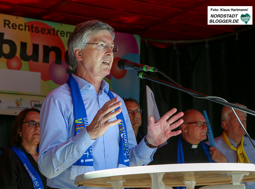 Proteste gegen den Tag der Deuschten Zukunft. René Scheer spricht am Dortmunder U