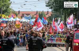 Proteste gegen den Tag der Deutschen Zukunft. Demonstration auf der Rheinischen Straße