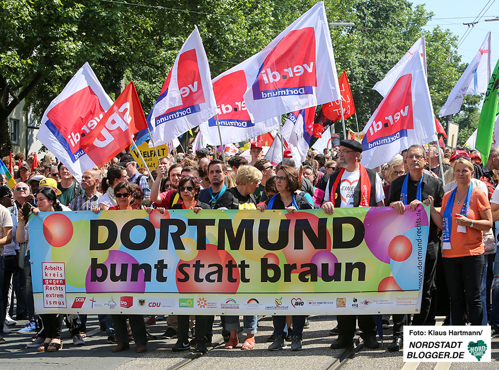 Proteste gegen den Tag der Deuschten Zukunft. Demonstration auf der Rheinischen Straße