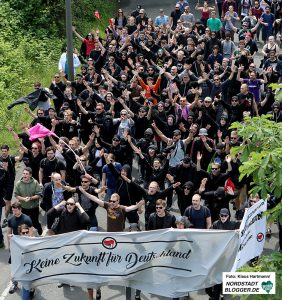 Proteste gegen den Tag der Deuschten Zukunft. Antifa auf der Dorstfelder Allee