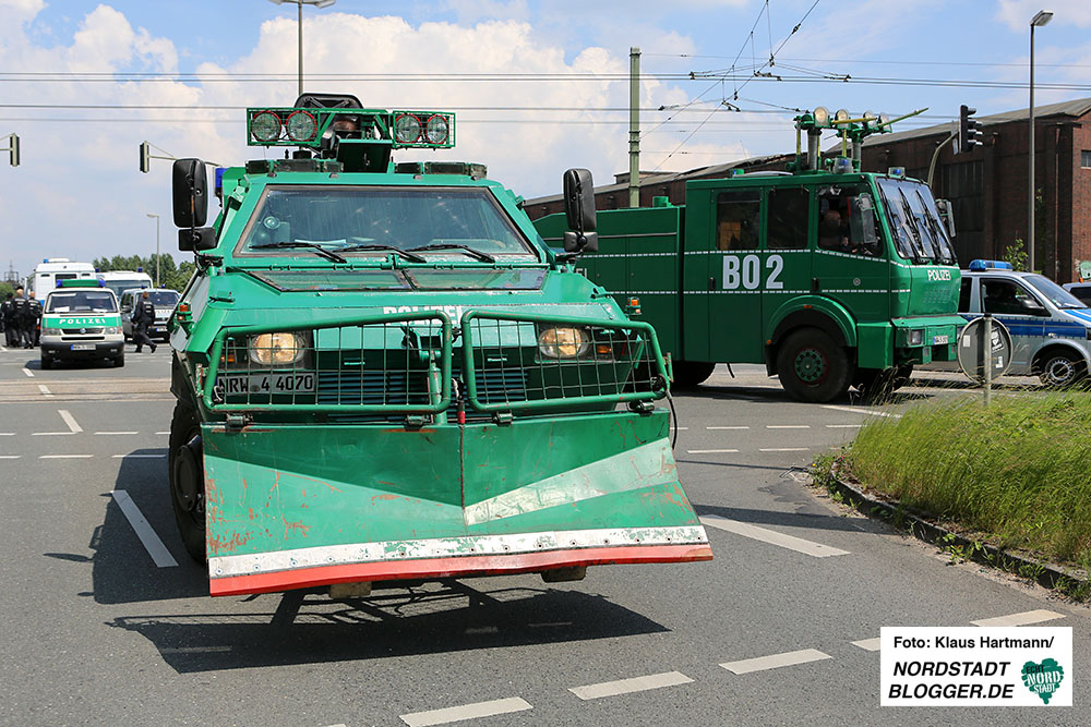 Proteste gegen den Tag der Deuschten Zukunft. Polizei in Dorstfeld