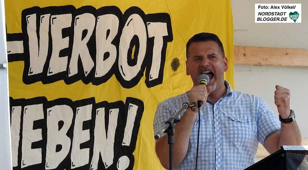 Thorsten Heise (NPD) war einer der Redner bei den Neonazis. Foto: Alex Völkel