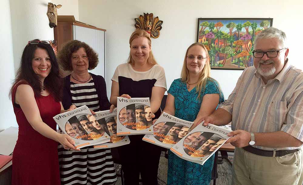 Legten ein starkes VHS-Programm vor: Nurten Altunbas-Alpaslan, Ulrike Rüthing-Vollmer, Kerstin Piel, Bianka Baumhögger, Dr. Roderich Grimm. Foto: Joachim vom Brocke